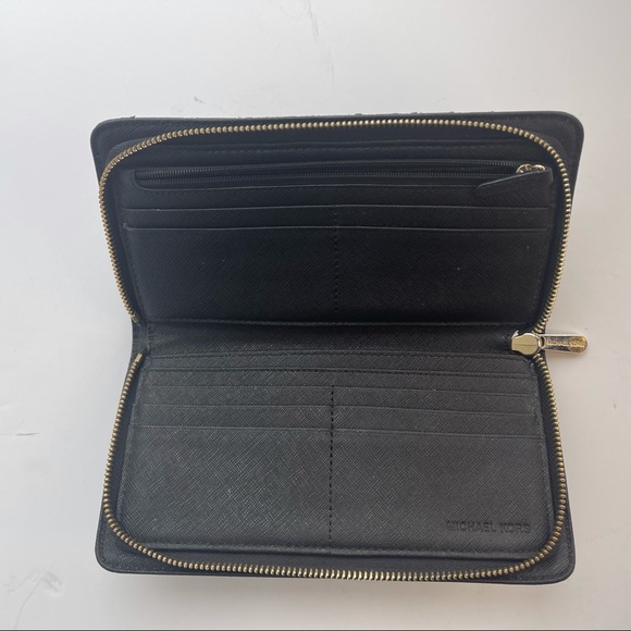Michael kors wallet black colour preowned leather - Picture 5 of 6